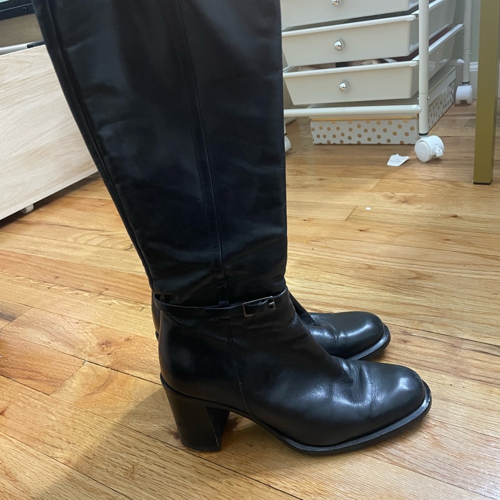 Elegant Black Heeled Boots